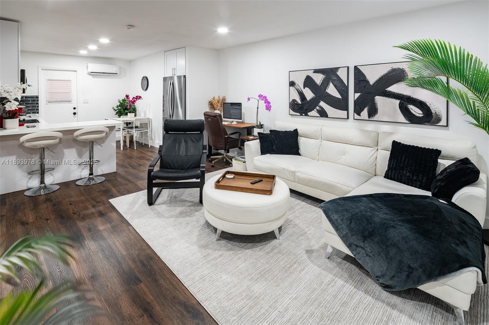   /  1624 sq. ft. $ 2025-10-10 0 foto