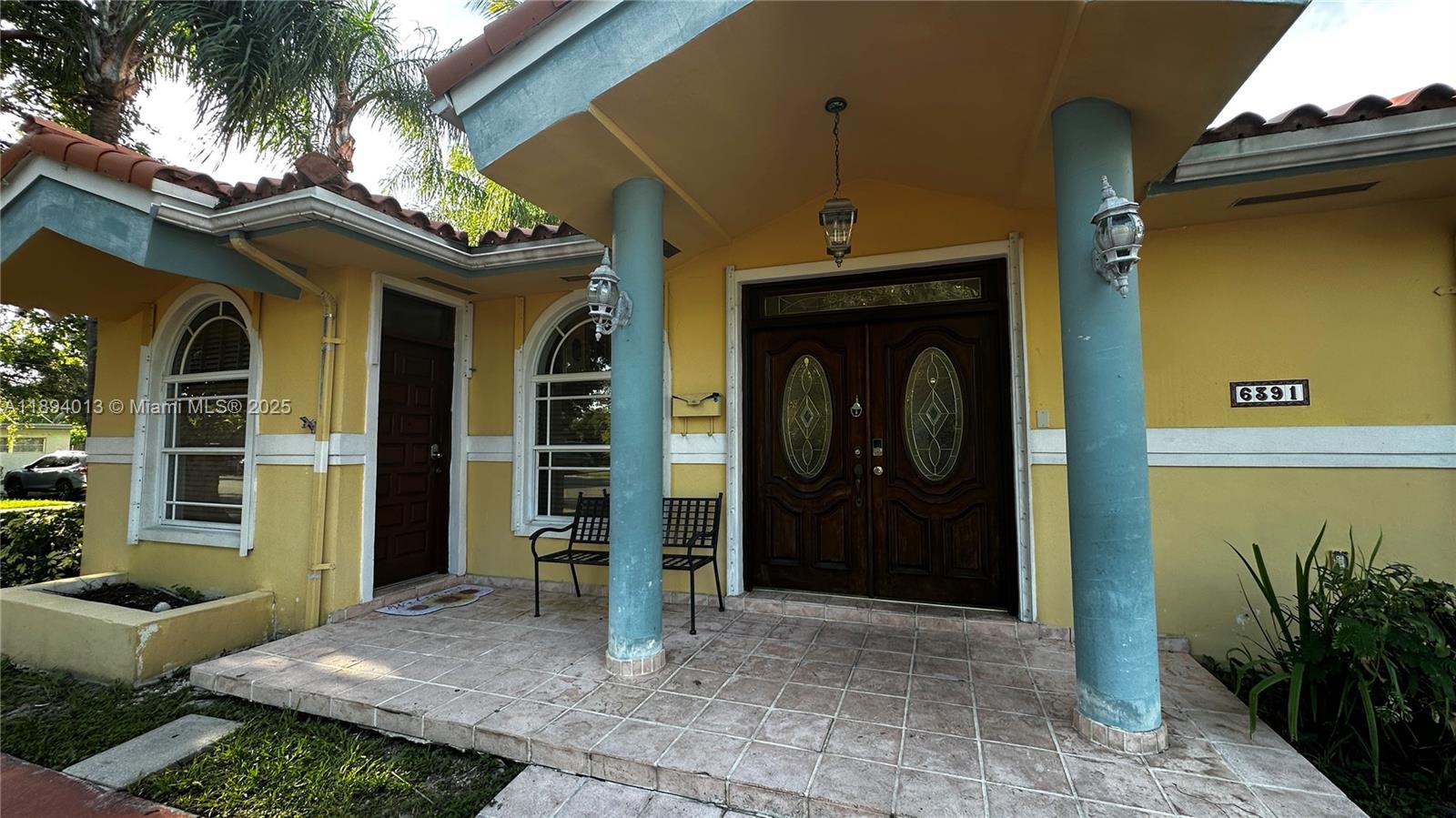 See details 6391 3 / 2 1844 sq. ft. $ 2025-10-10 0 Photo