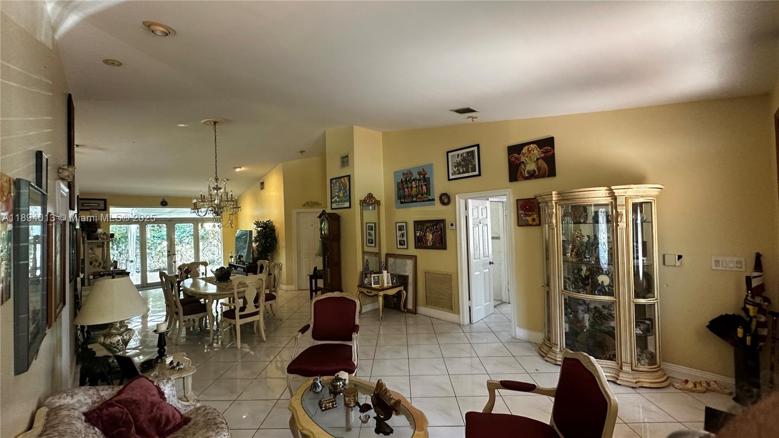 See details 6391 3 / 2 1844 sq. ft. $ 2025-10-10 0 Photo