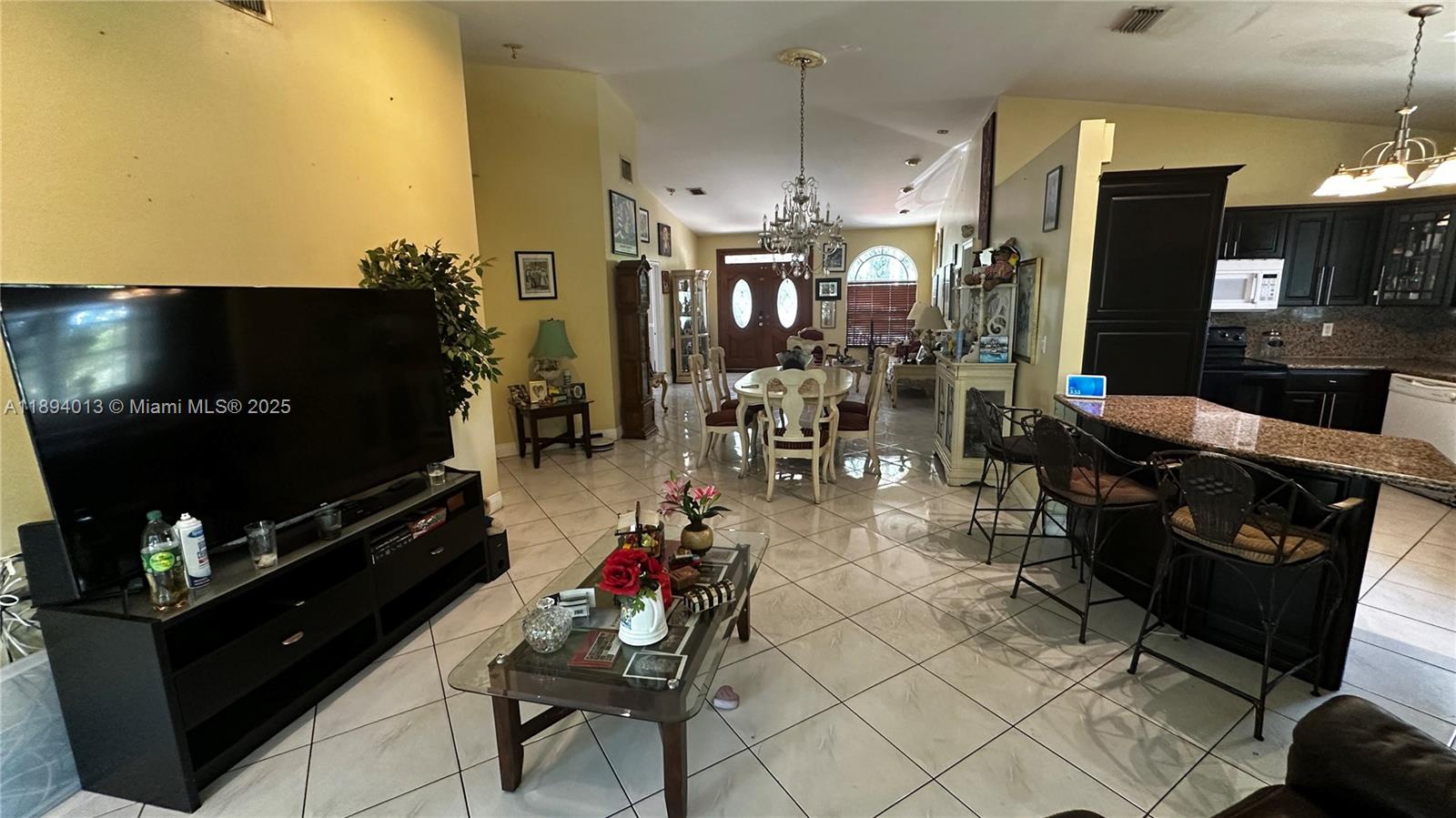 See details 6391 3 / 2 1844 sq. ft. $ 2025-10-10 0 Photo