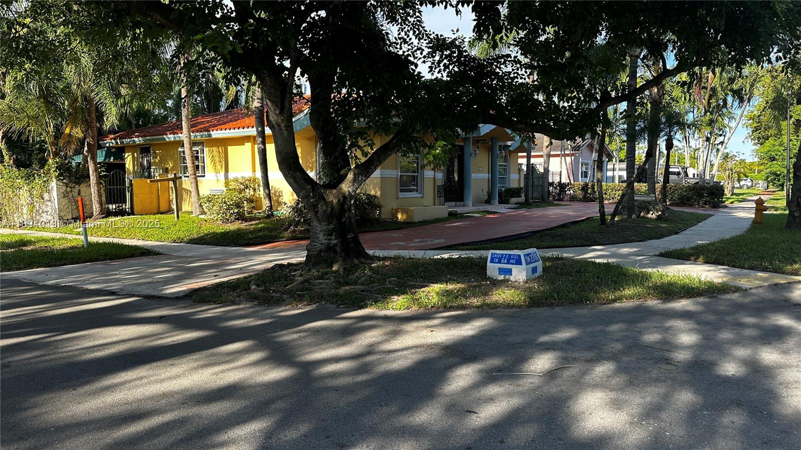 See details 6391 3 / 2 1844 sq. ft. $ 2025-10-10 0 Photo