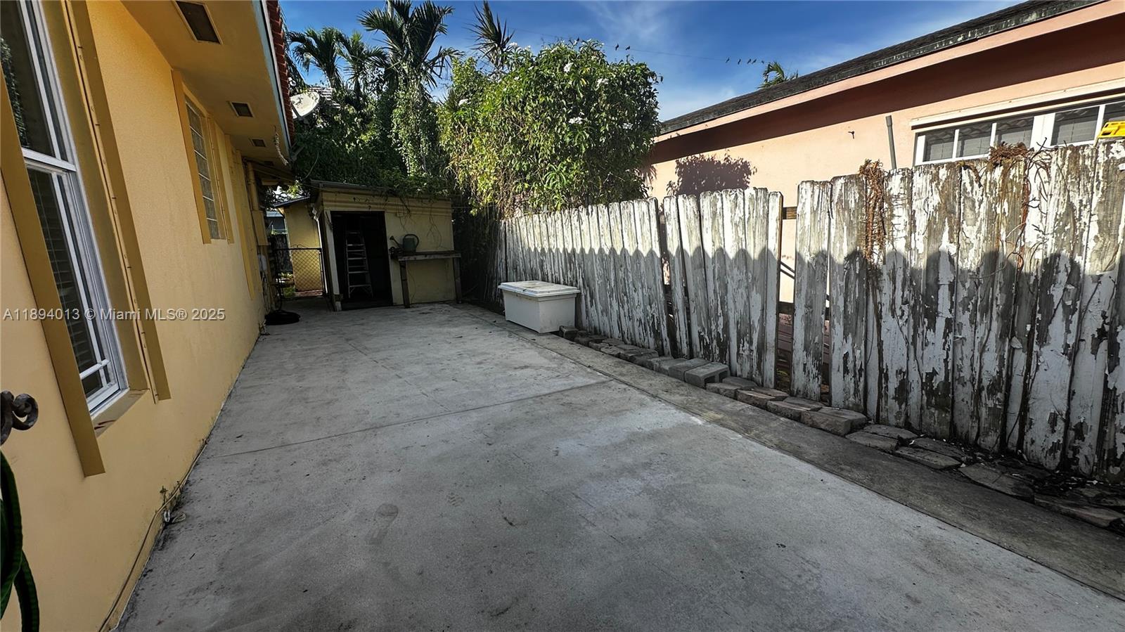 See details 6391 3 / 2 1844 sq. ft. $ 2025-10-10 0 Photo