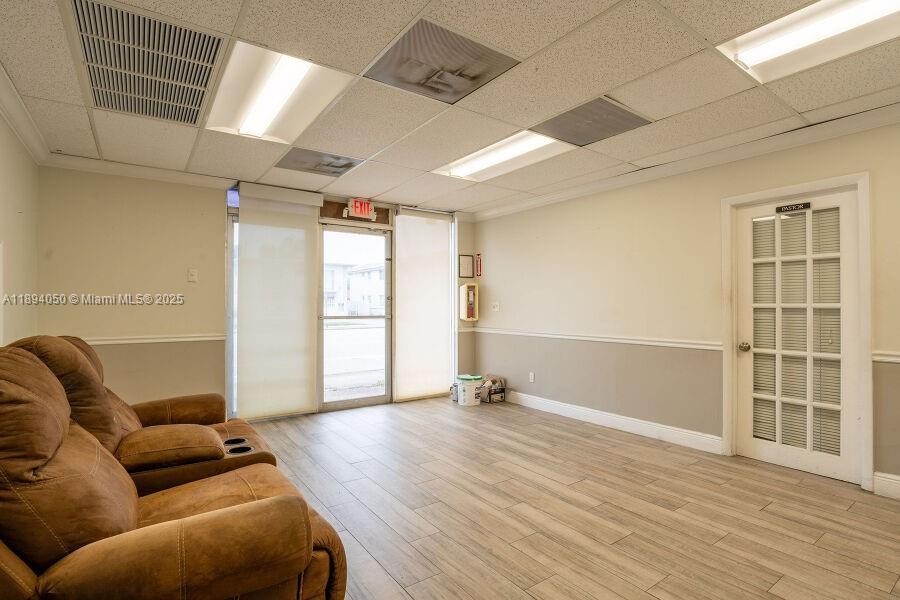   /   sq. ft. $ 2025-10-10 0 foto
