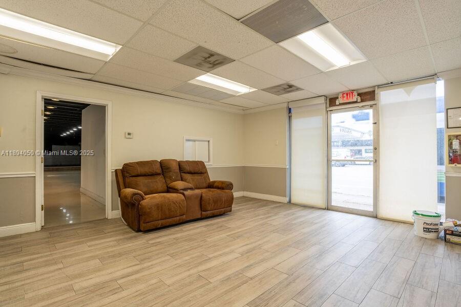   /   sq. ft. $ 2025-10-10 0 foto