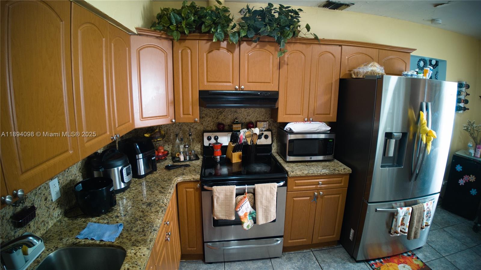 See details / 1627 sq. ft. $ 2025-10-10 0 Photo