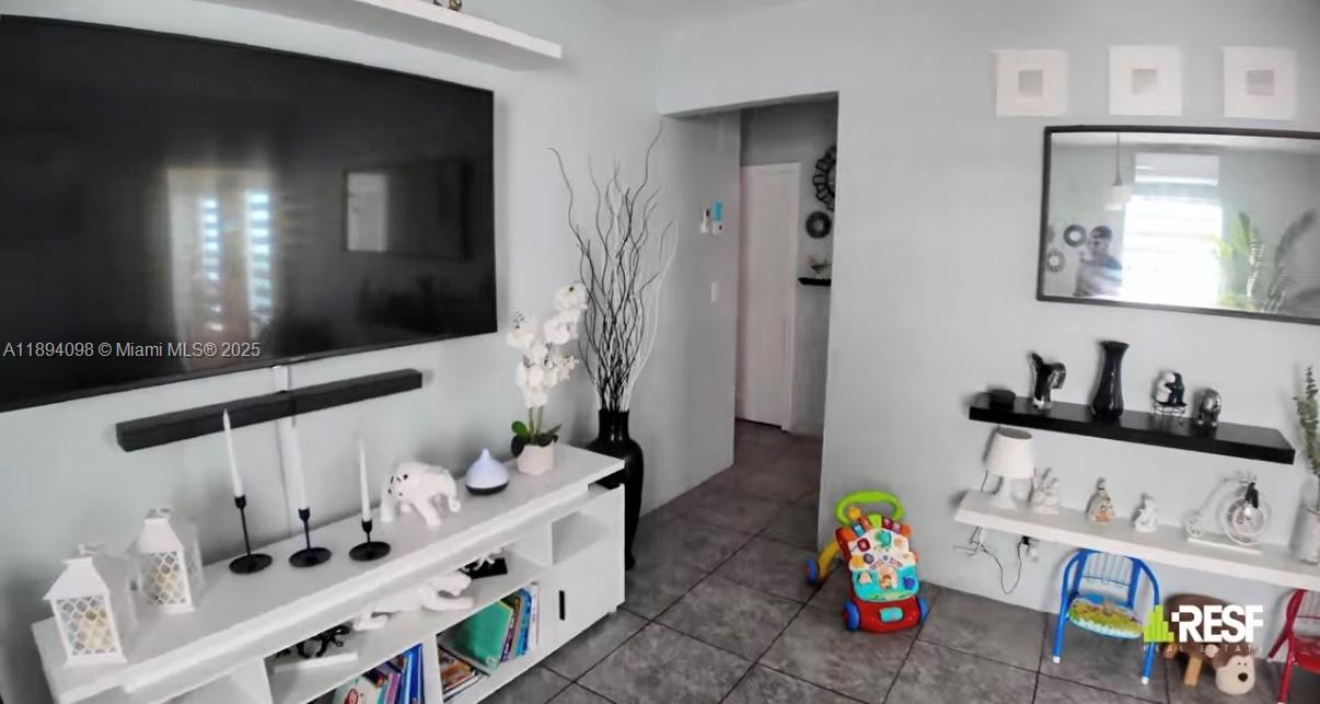 See details / 1627 sq. ft. $ 2025-10-10 0 Photo