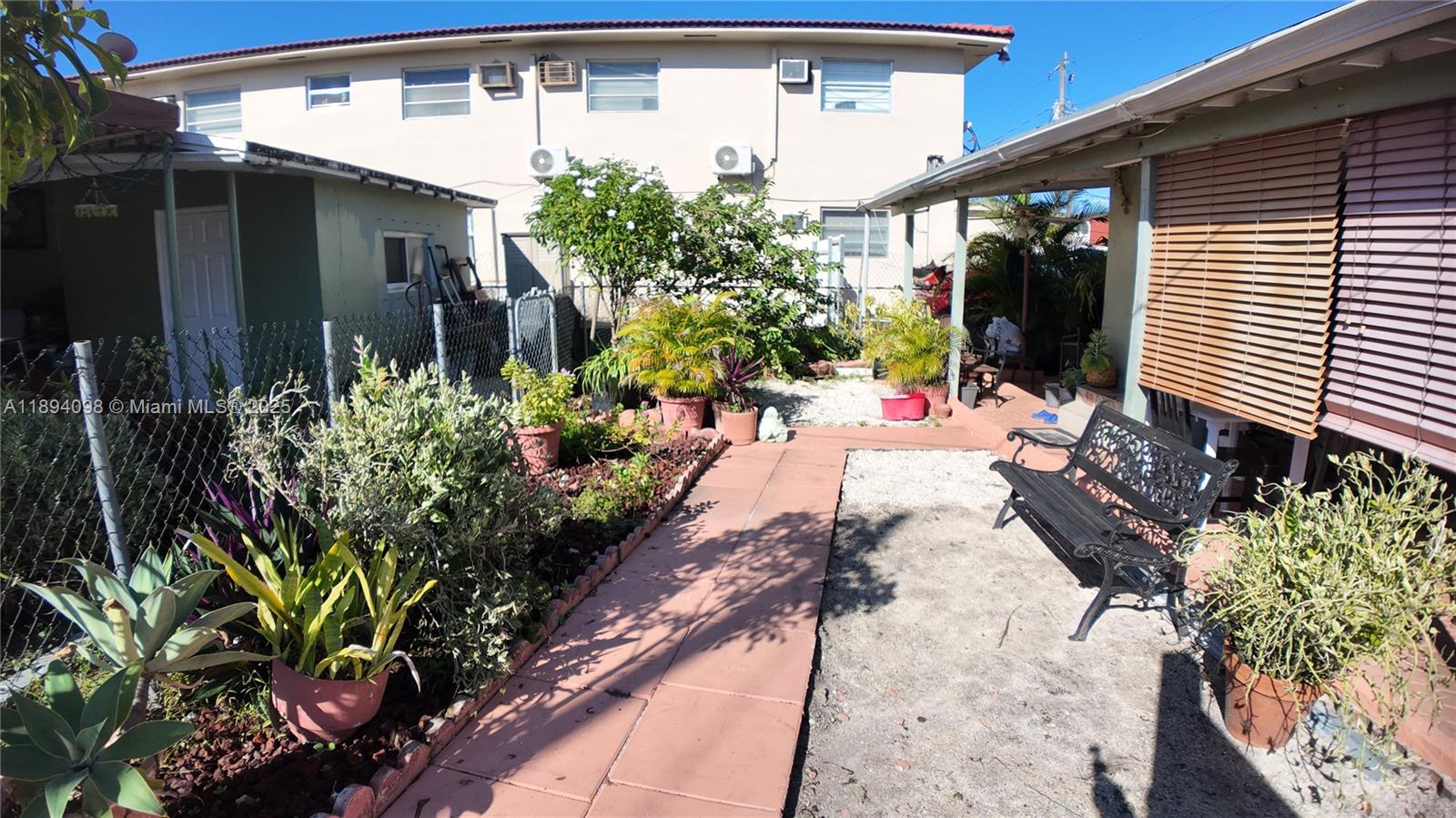 See details / 1627 sq. ft. $ 2025-10-10 0 Photo