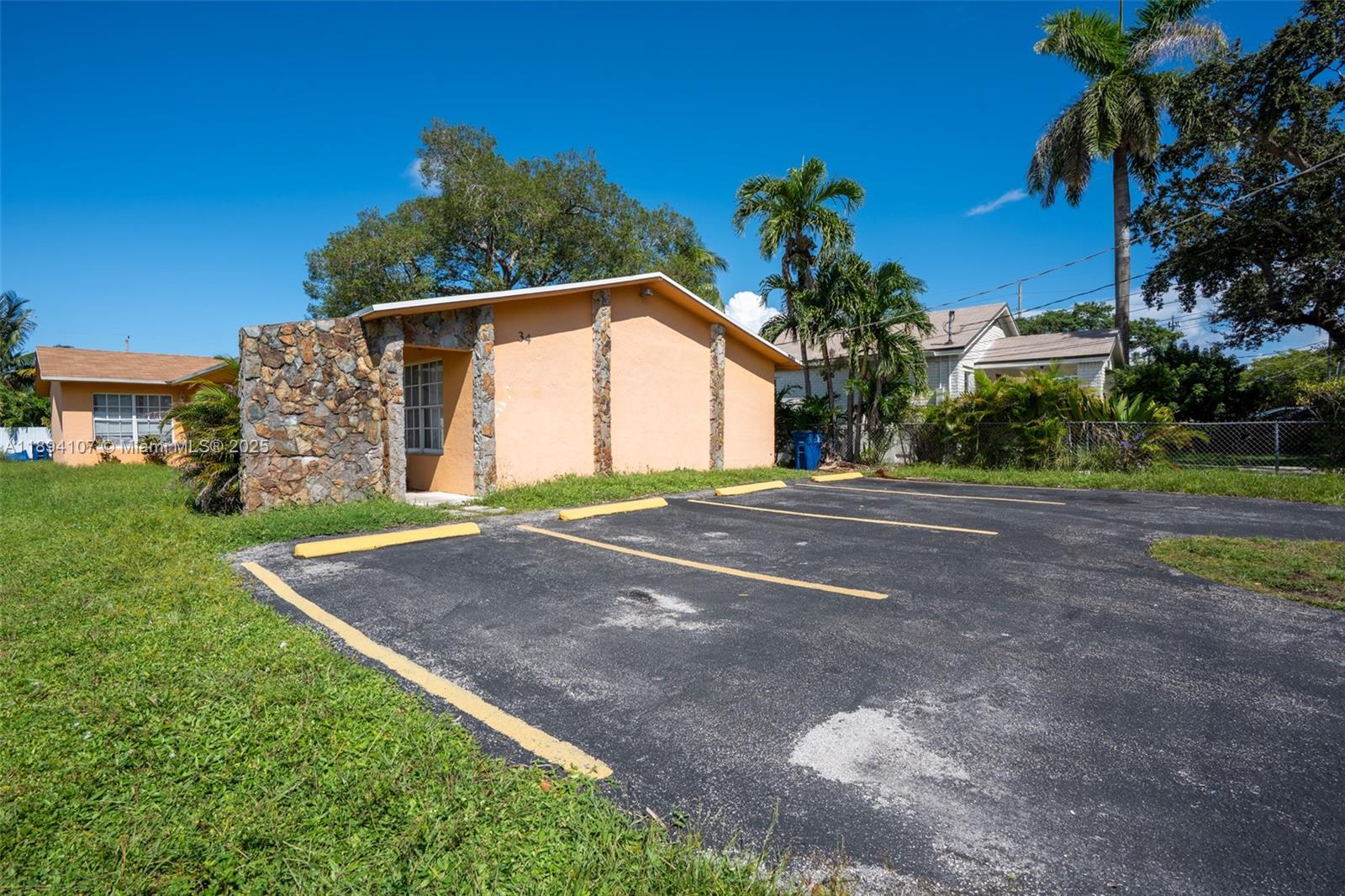 See details   /  2654 sq. ft. $ 2025-10-10 0 Photo