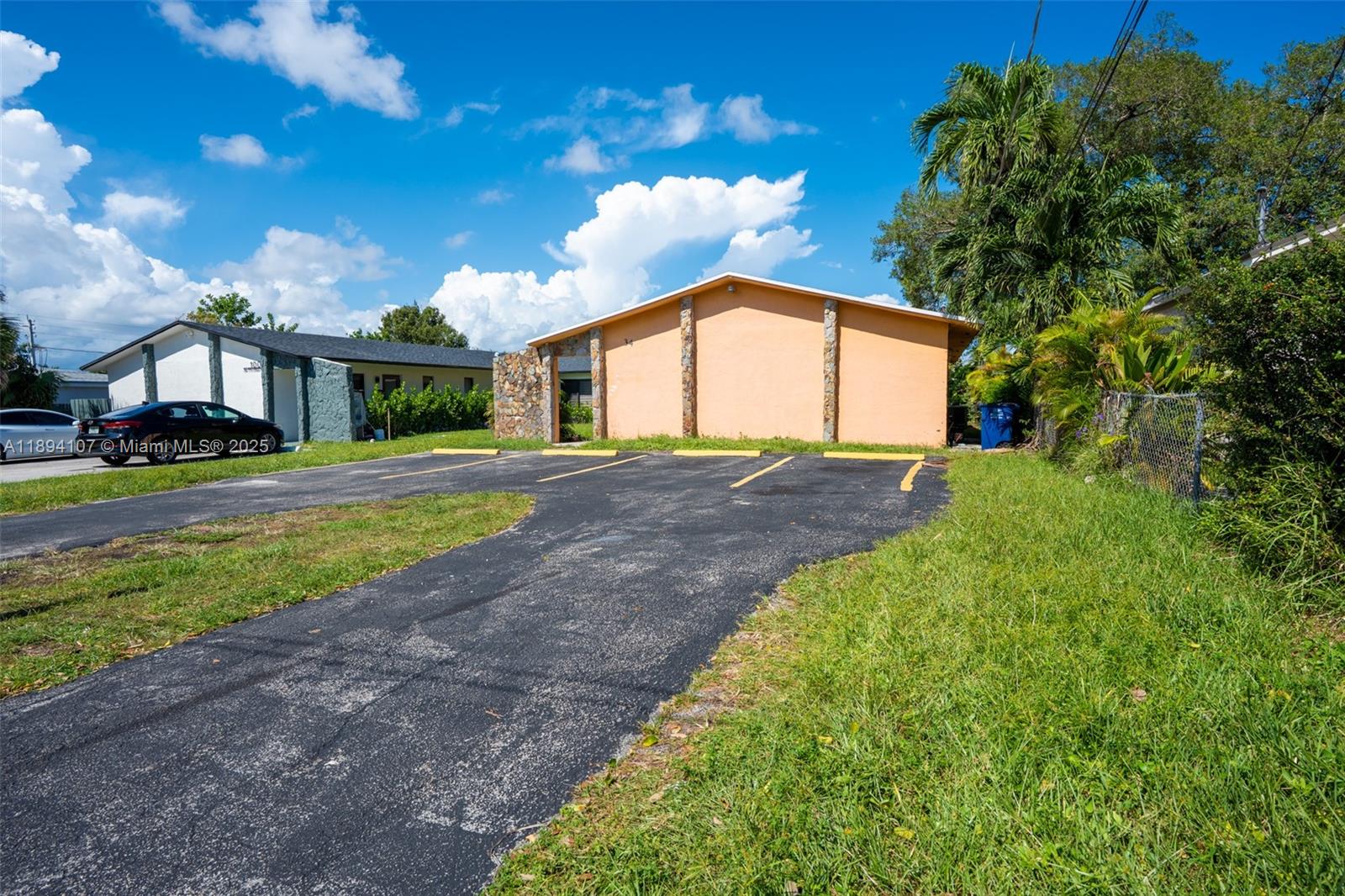 See details   /  2654 sq. ft. $ 2025-10-10 0 Photo