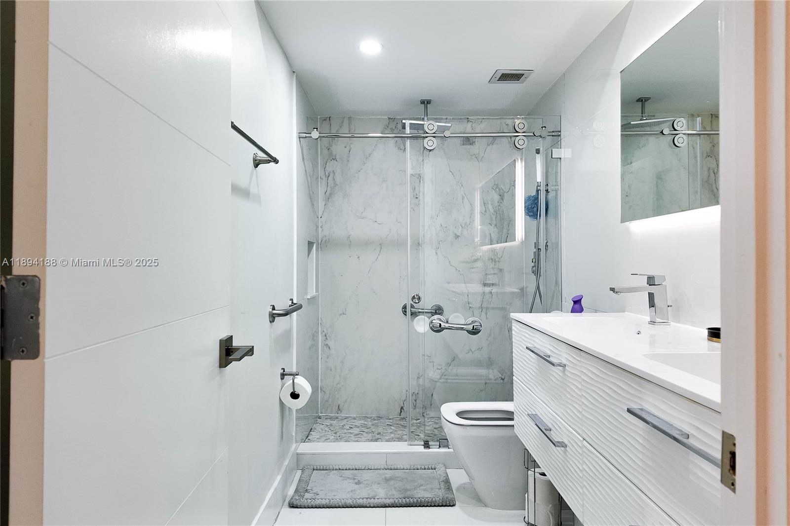 2Q 3 / 3 1740 sq. ft. $ 2025-10-10 0 Photo