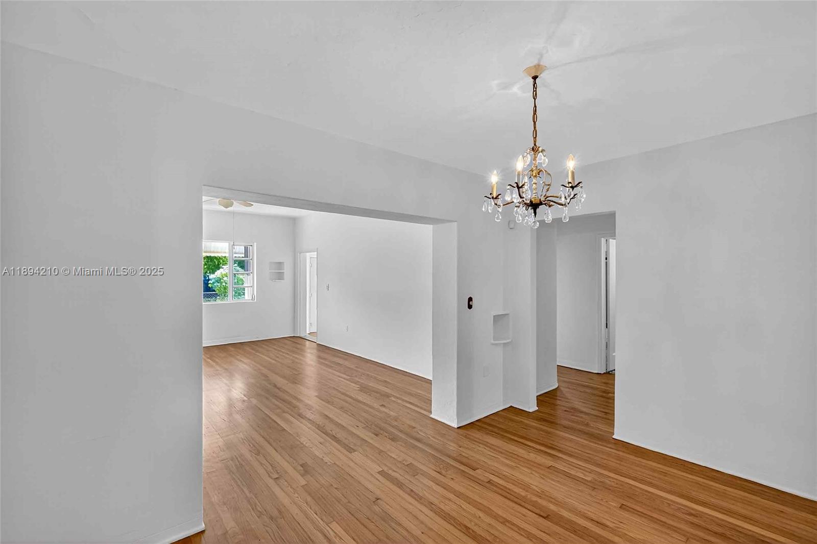   /  2835 sq. ft. $ 2025-10-10 0 foto