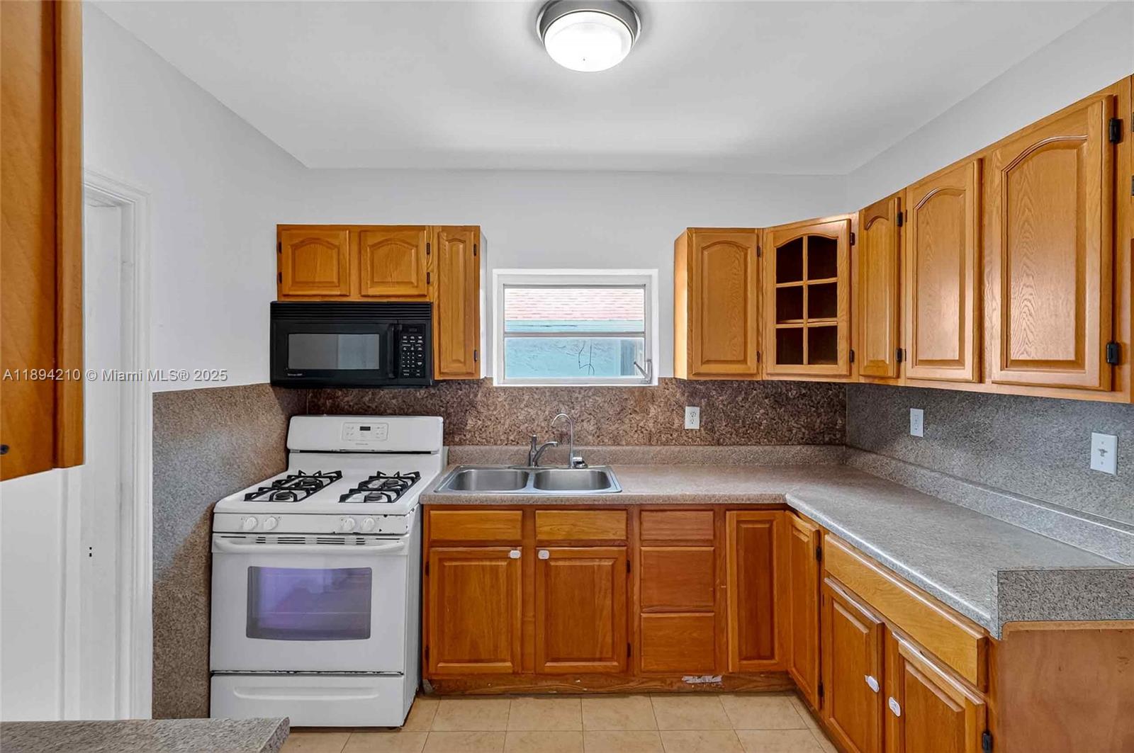   /  2835 sq. ft. $ 2025-10-10 0 foto