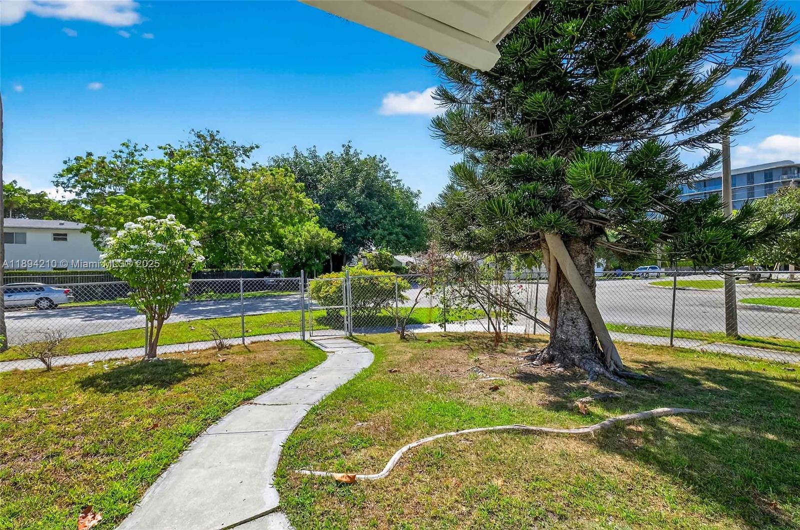   /  2835 sq. ft. $ 2025-10-10 0 foto