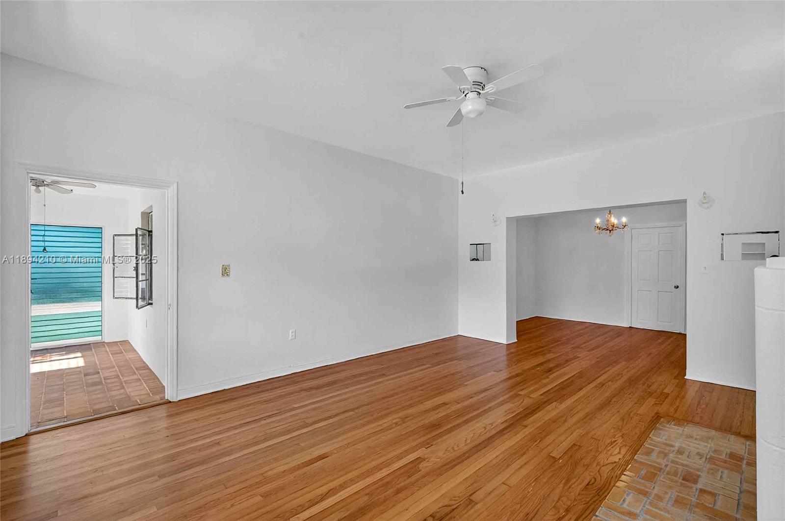   /  2835 sq. ft. $ 2025-10-10 0 foto