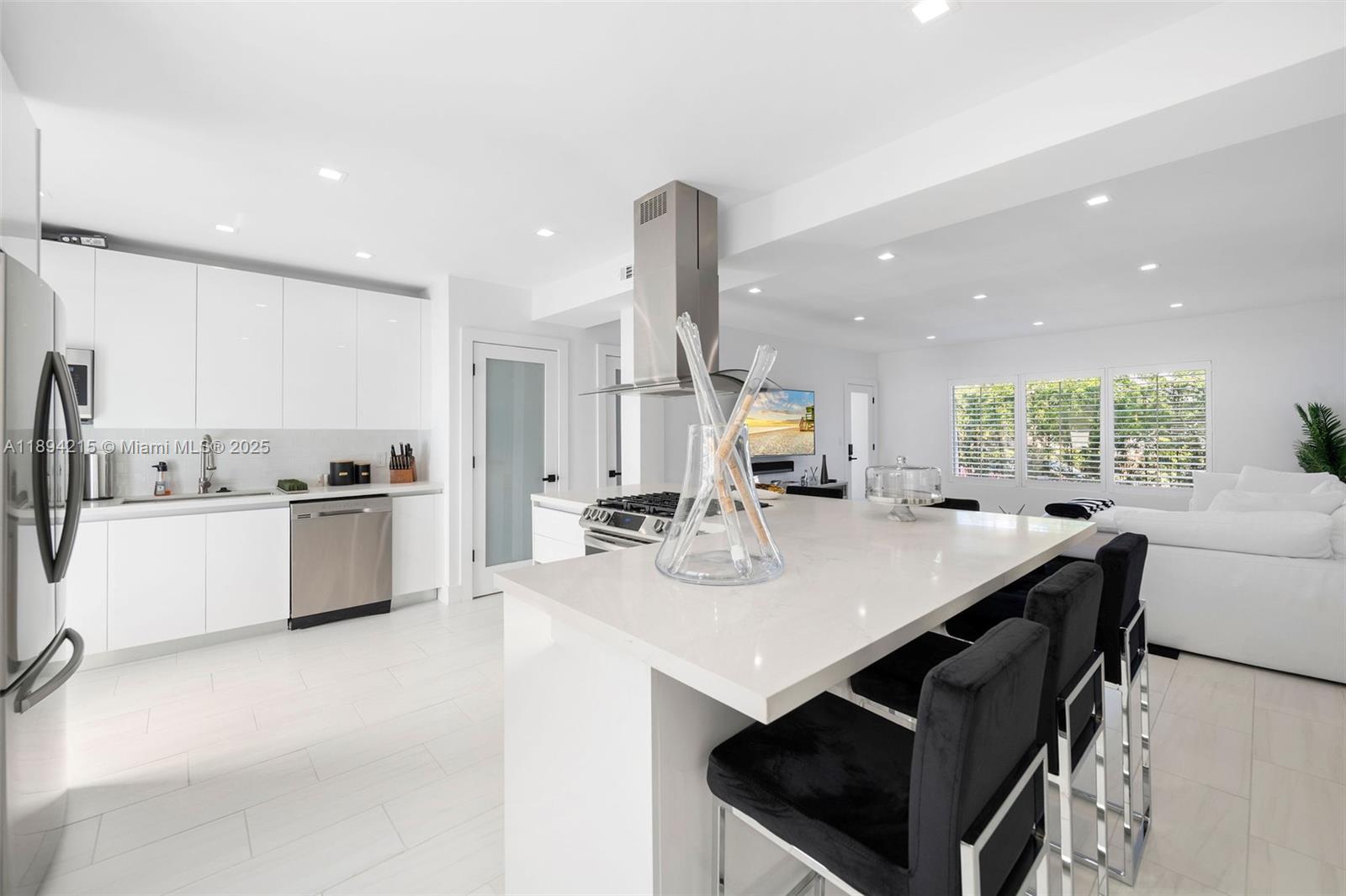 See details / 5500 sq. ft. $ 2025-10-10 0 Photo