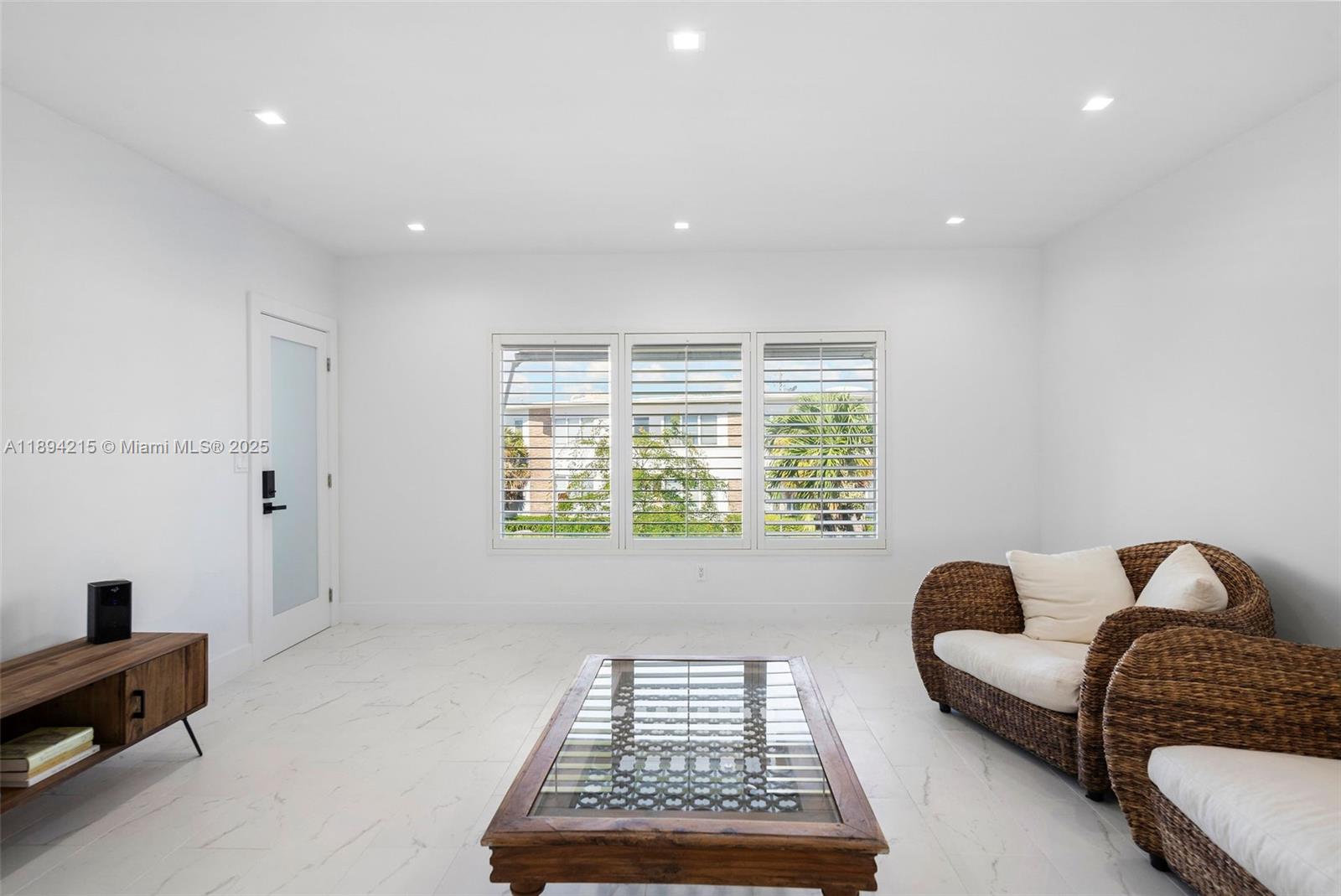 See details / 5500 sq. ft. $ 2025-10-10 0 Photo