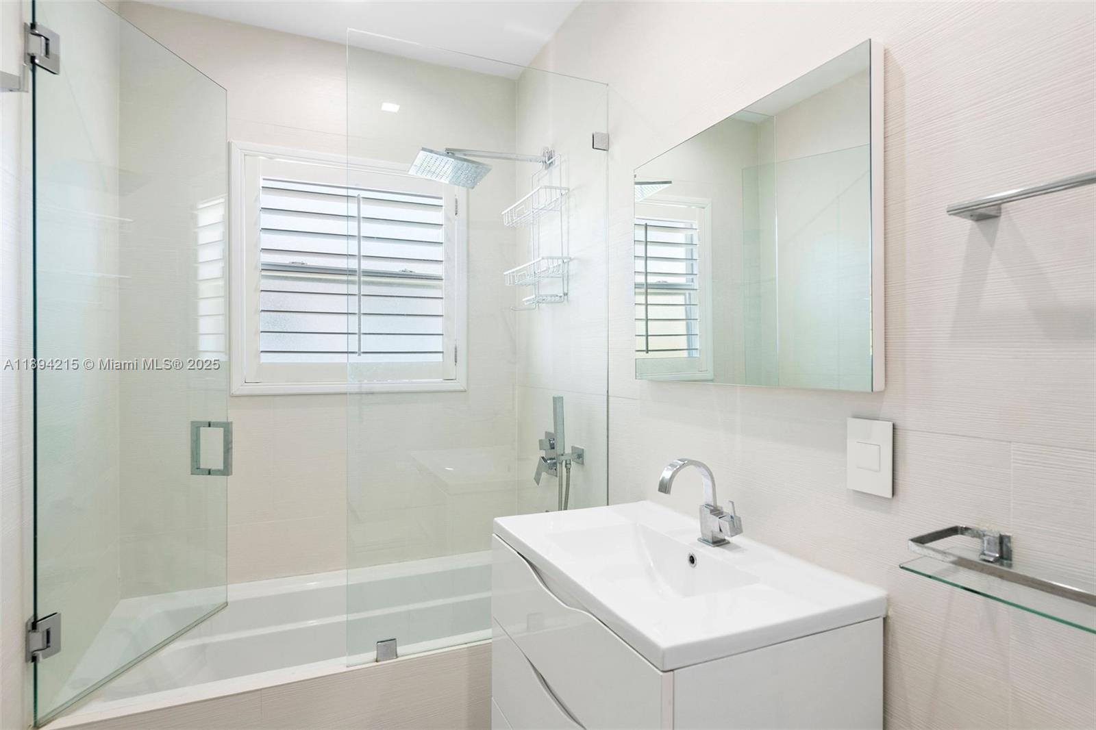 See details / 5500 sq. ft. $ 2025-10-10 0 Photo