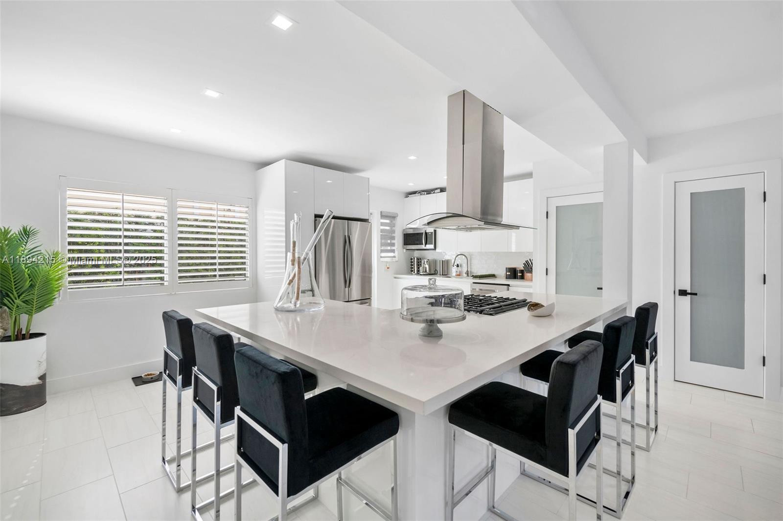 See details / 5500 sq. ft. $ 2025-10-10 0 Photo