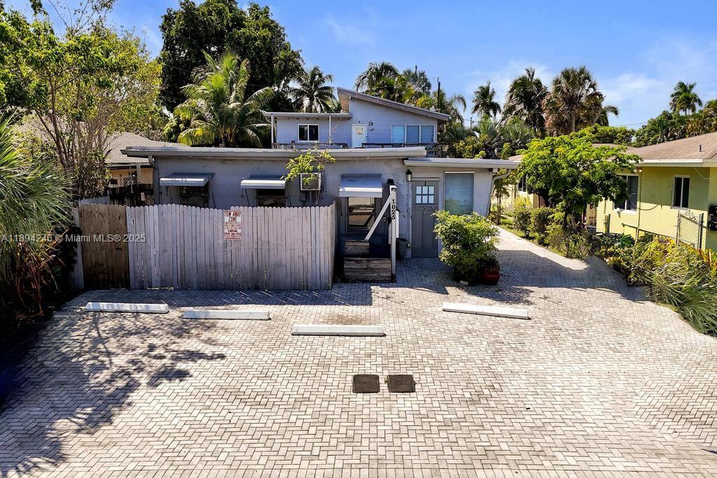 See details / 4223 sq. ft. $ 2025-10-10 0 Photo