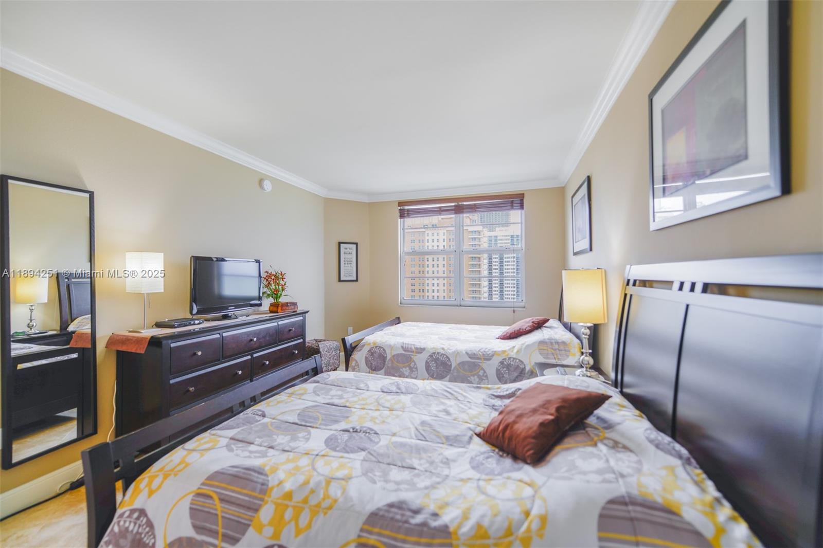 11K 1 / 2 870 sq. ft. $ 2025-10-10 0 Photo