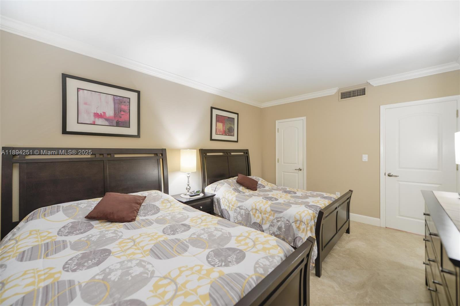 11K 1 / 2 870 sq. ft. $ 2025-10-10 0 Photo
