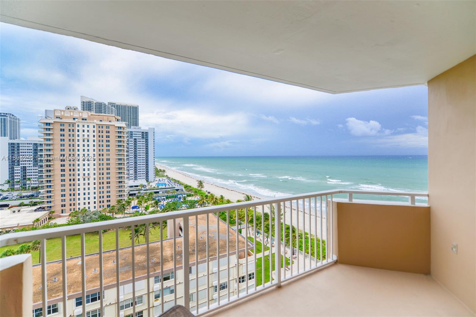 11K 1 / 2 870 sq. ft. $ 2025-10-10 0 Photo