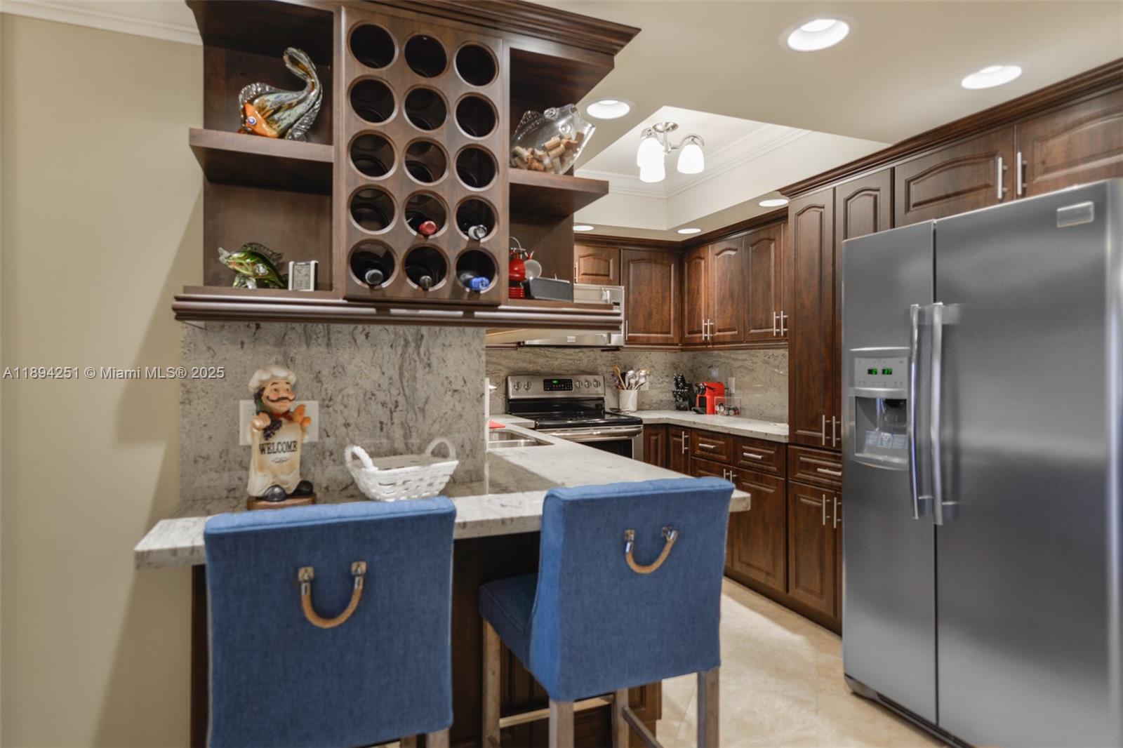 11K 1 / 2 870 sq. ft. $ 2025-10-10 0 Photo