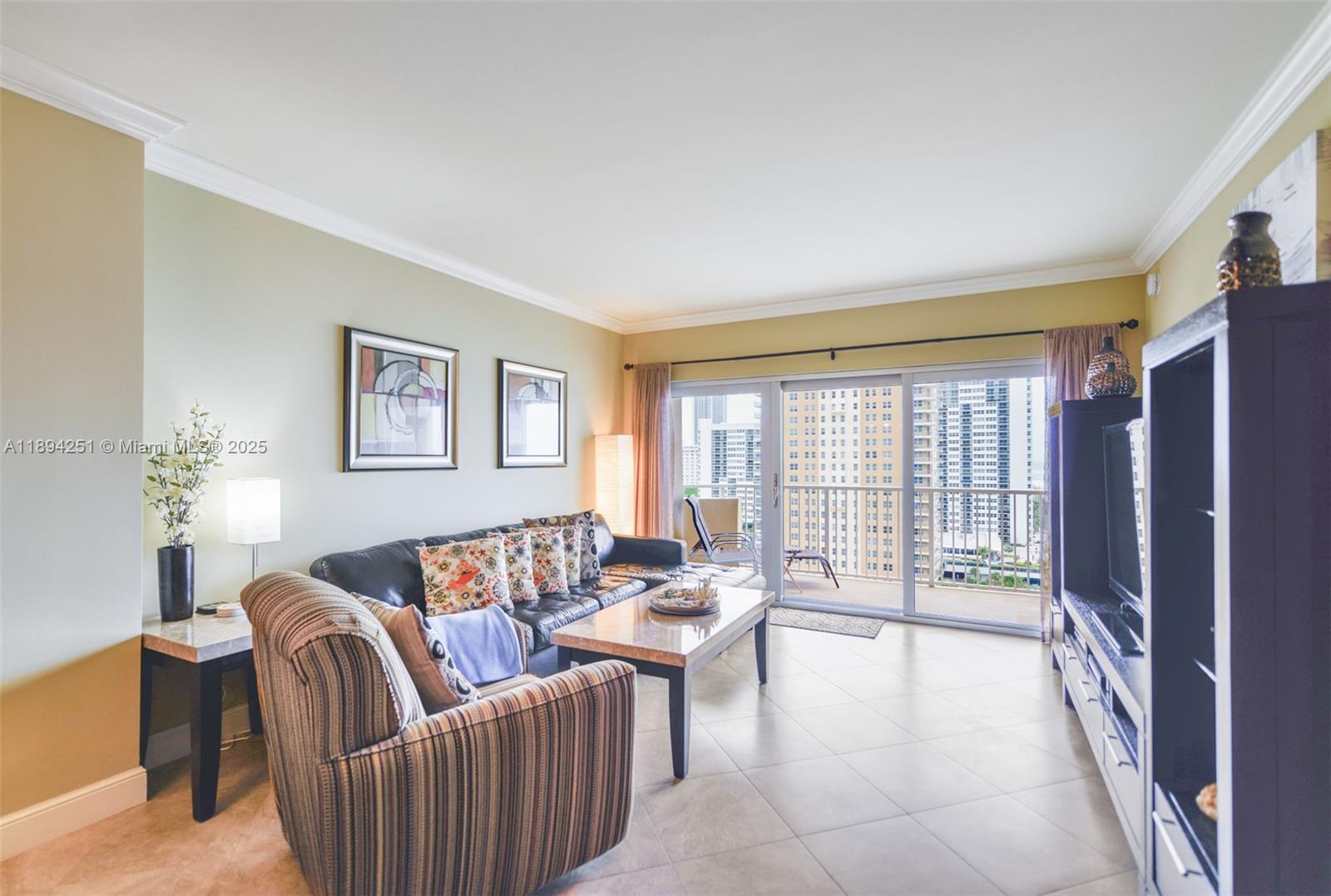 11K 1 / 2 870 sq. ft. $ 2025-10-10 0 Photo