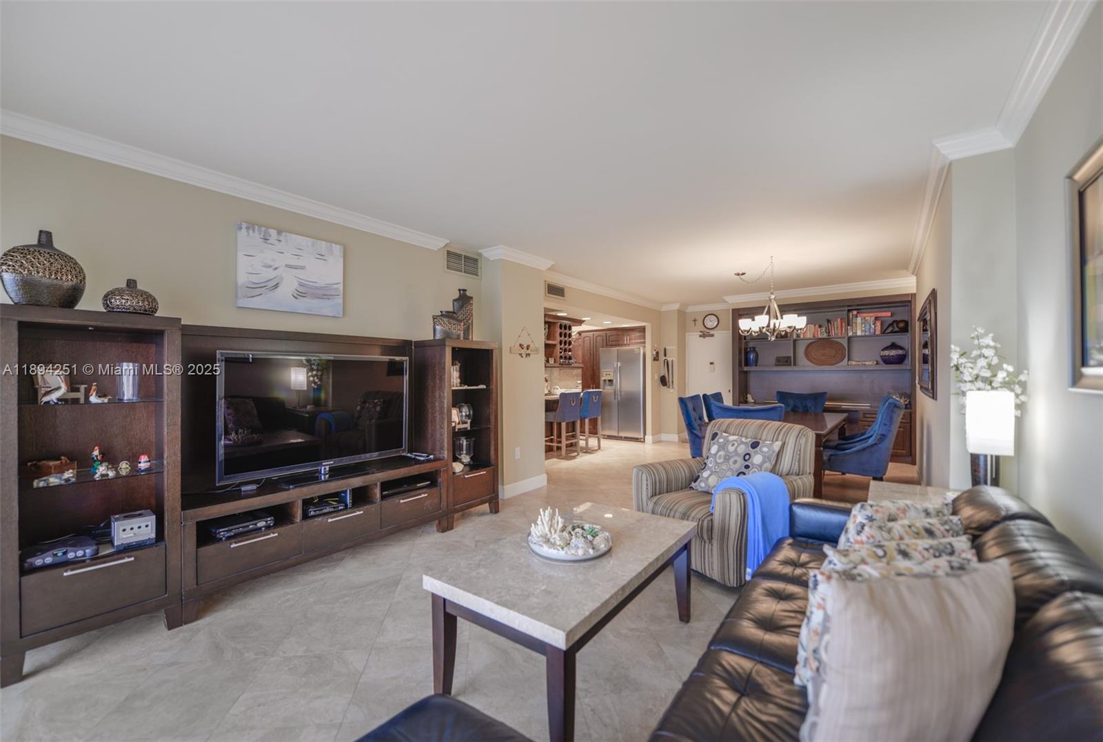11K 1 / 2 870 sq. ft. $ 2025-10-10 0 Photo