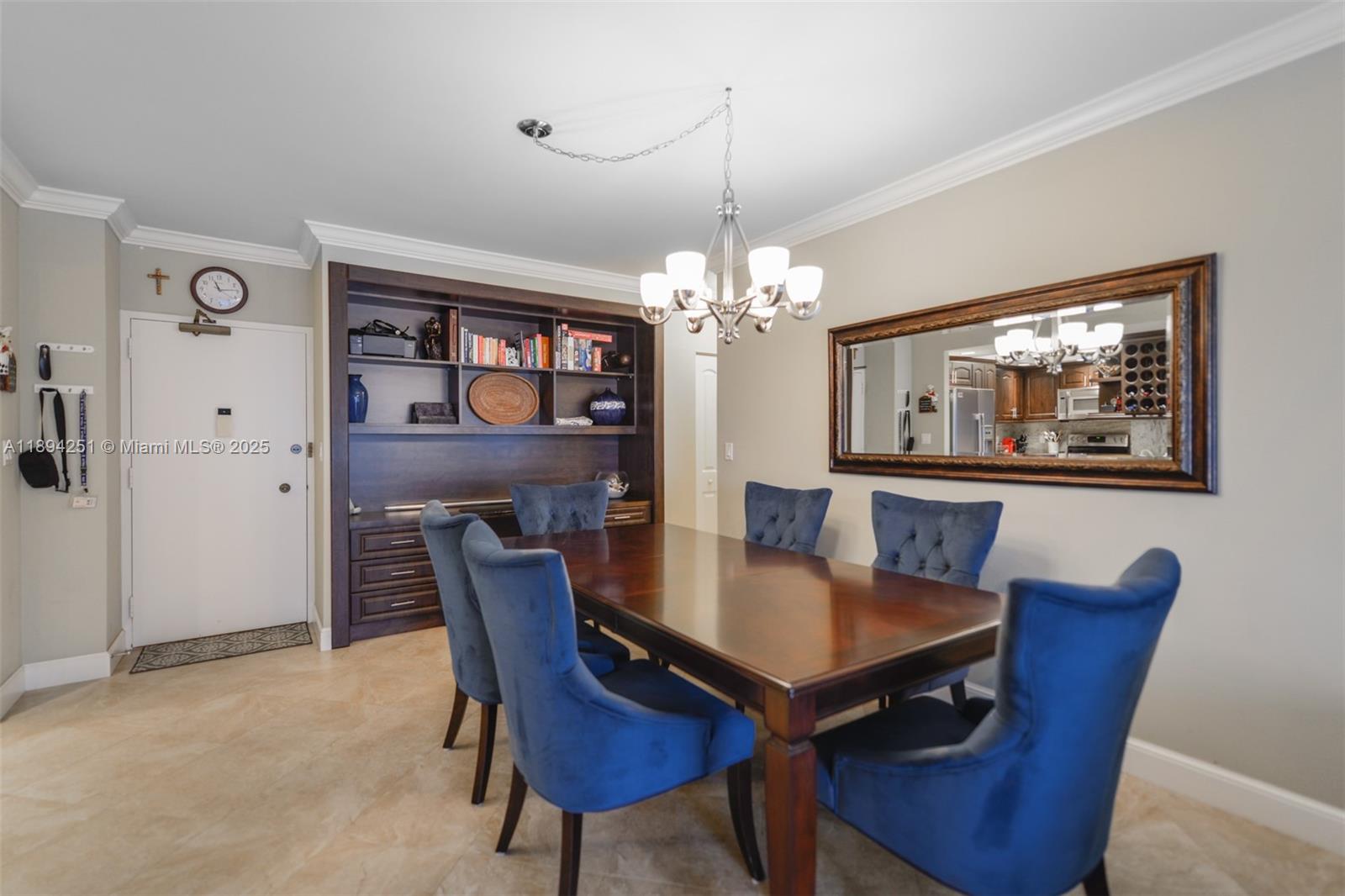 11K 1 / 2 870 sq. ft. $ 2025-10-10 0 Photo
