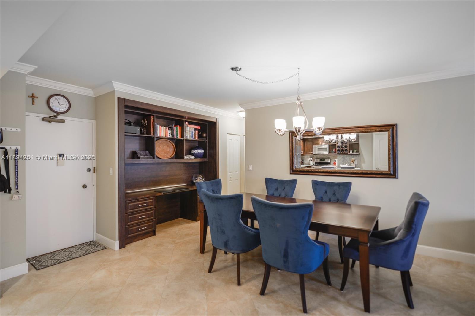 11K 1 / 2 870 sq. ft. $ 2025-10-10 0 Photo
