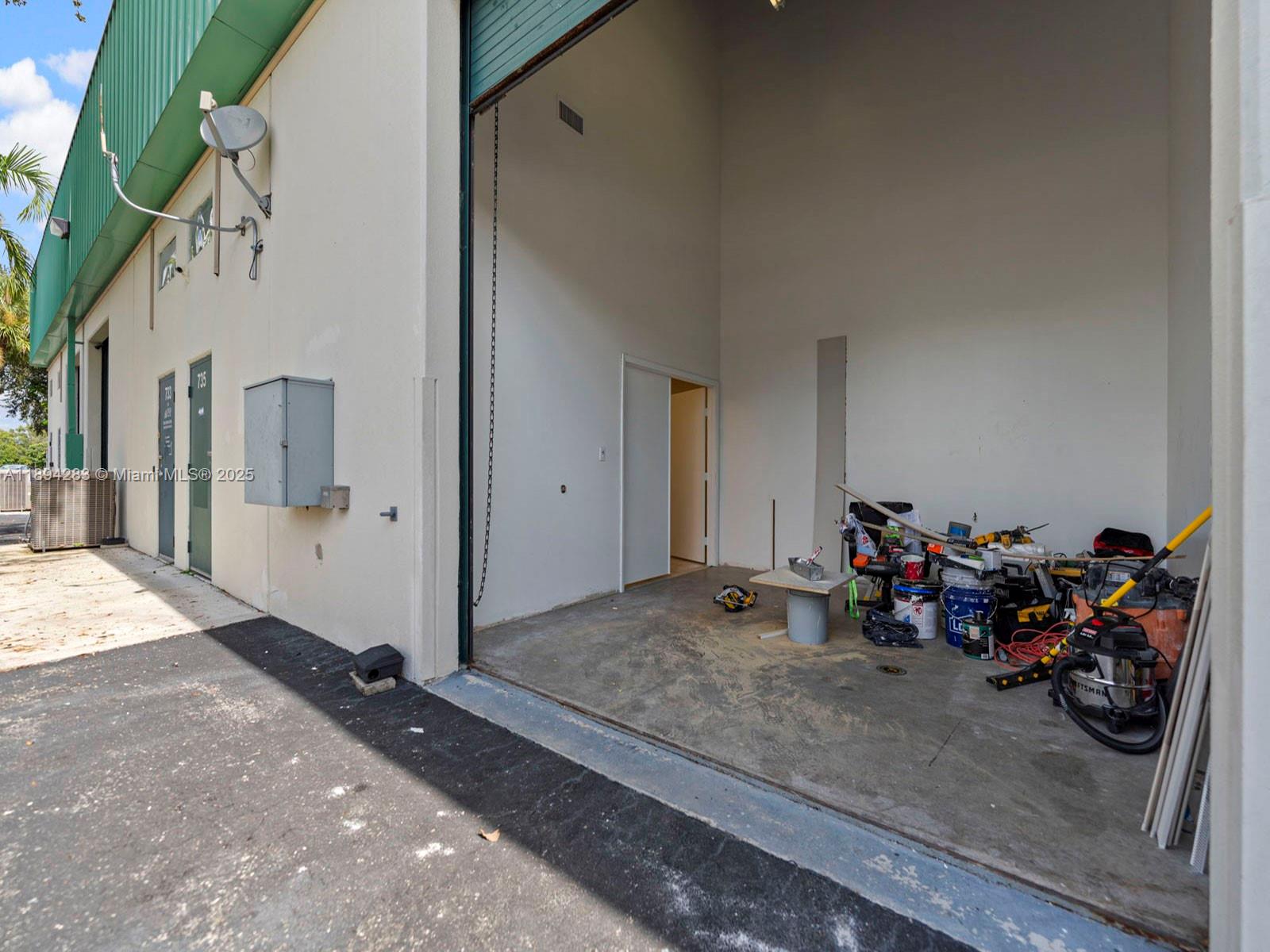 735  /   sq. ft. $ 2025-10-10 0 Photo