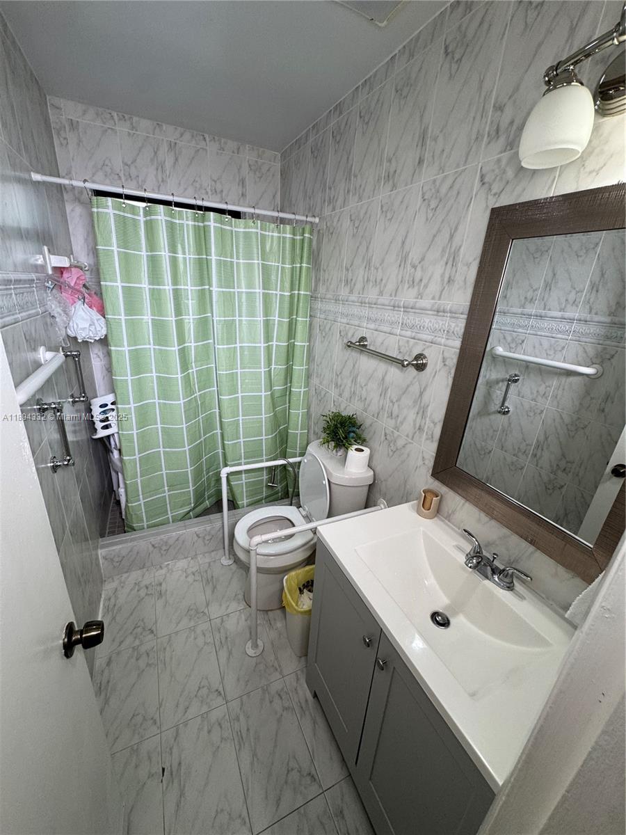   /   sq. ft. $ 2025-10-10 0 Photo