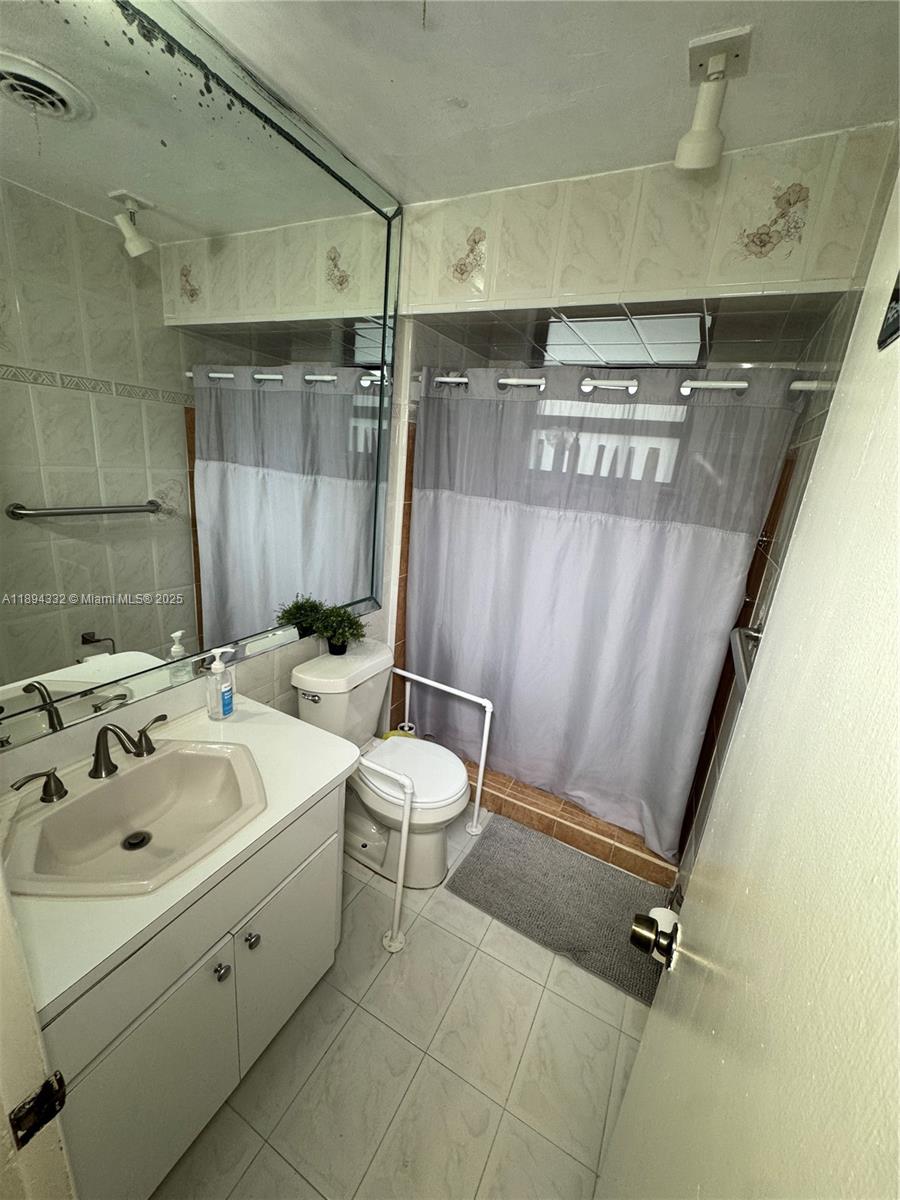   /   sq. ft. $ 2025-10-10 0 Photo