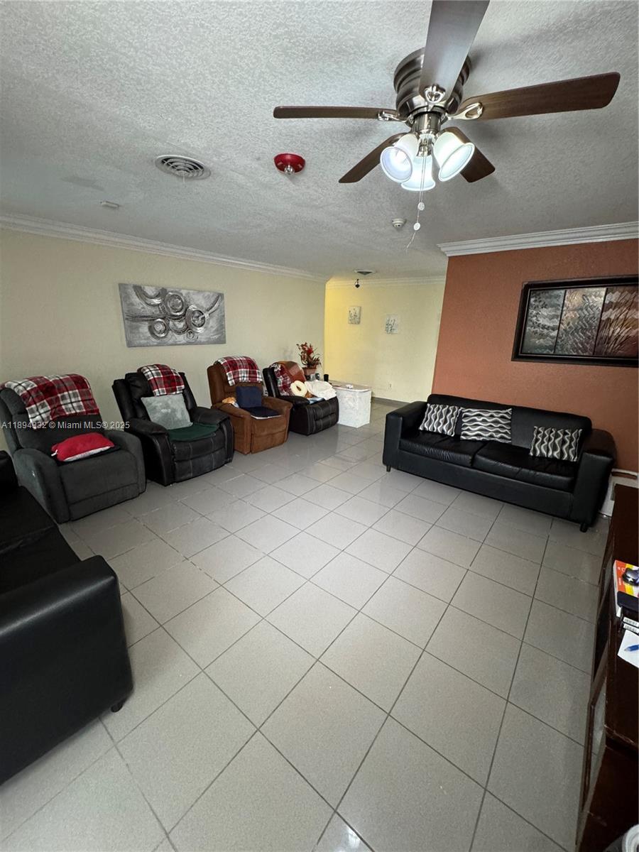   /   sq. ft. $ 2025-10-10 0 Photo