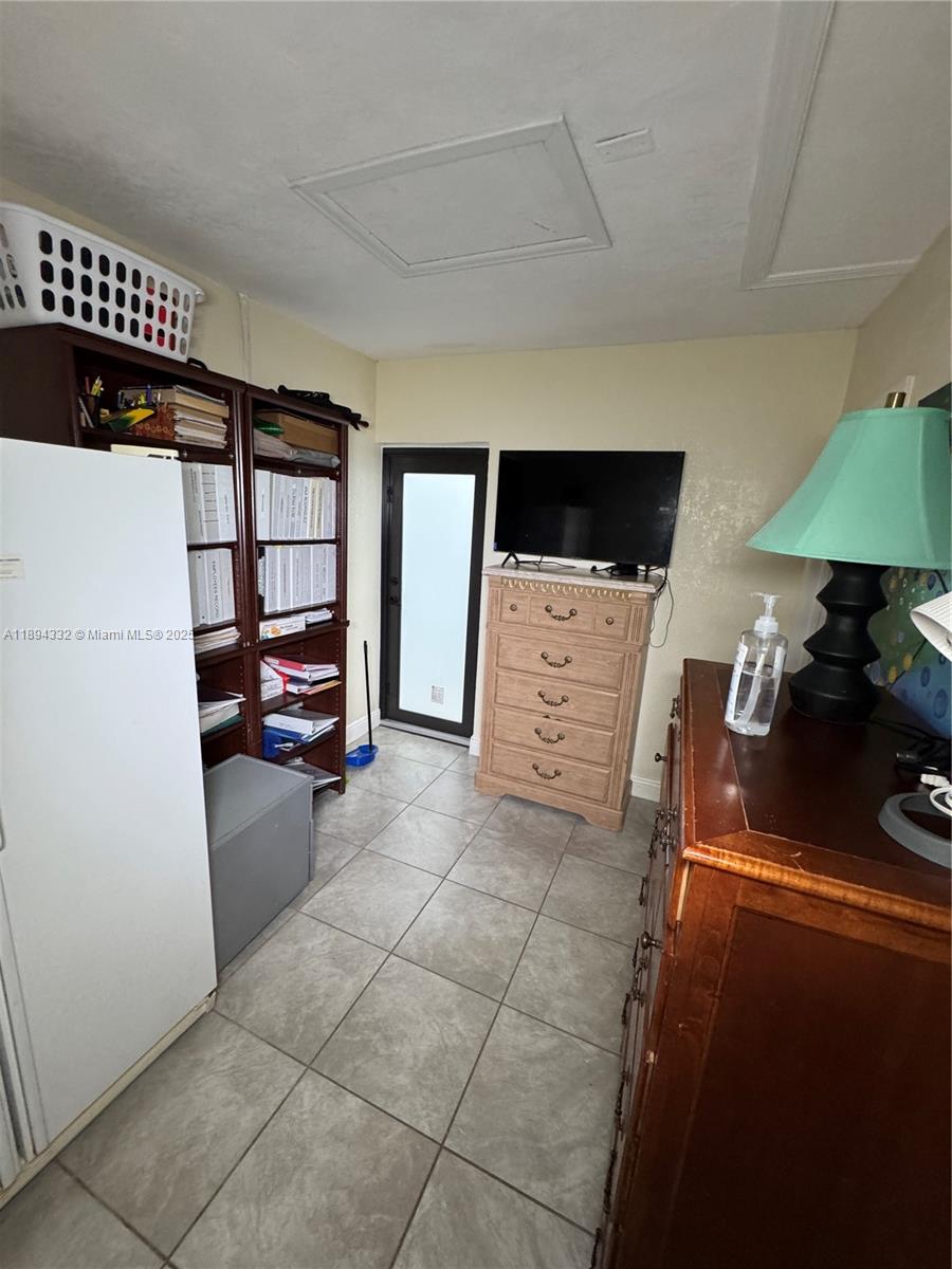   /   sq. ft. $ 2025-10-10 0 Photo