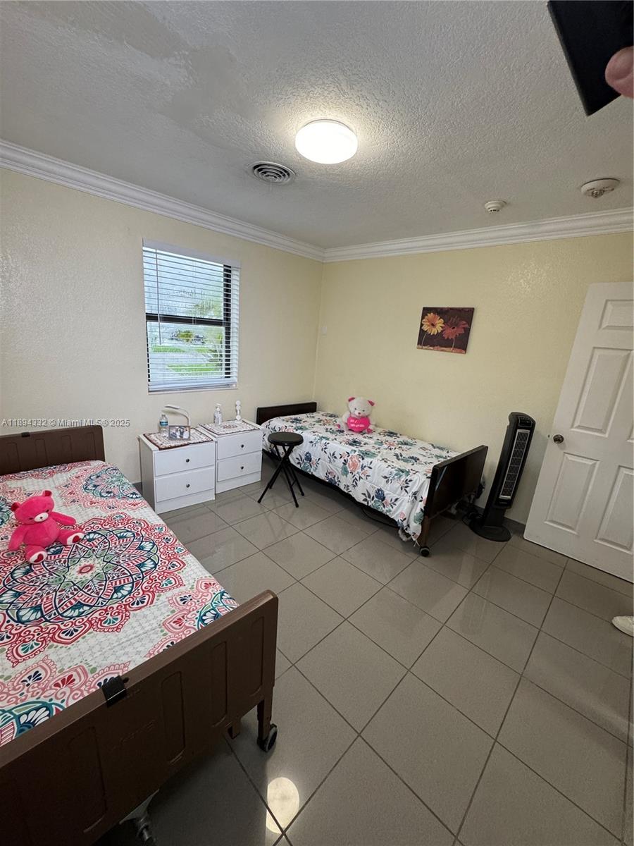   /   sq. ft. $ 2025-10-10 0 Photo