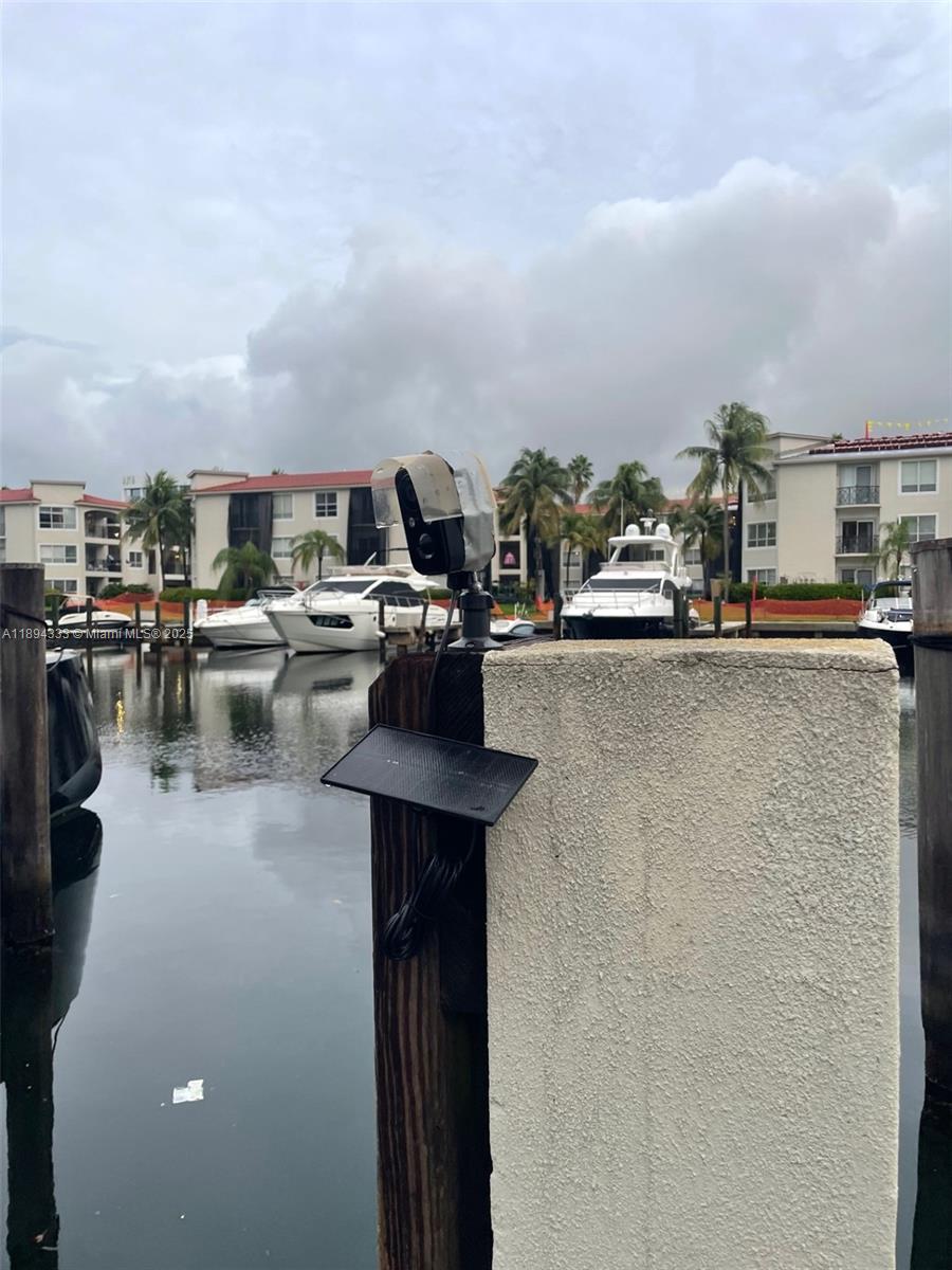 Подробнее   /   кв.футов $ 2025-10-10 0 Фото