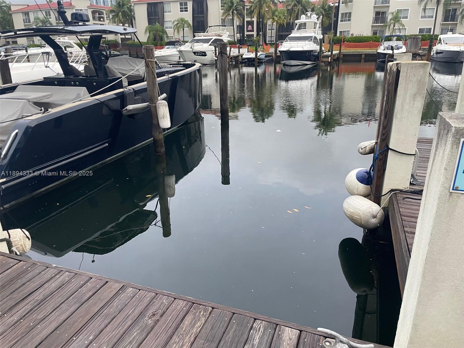 Подробнее   /   кв.футов $ 2025-10-10 0 Фото