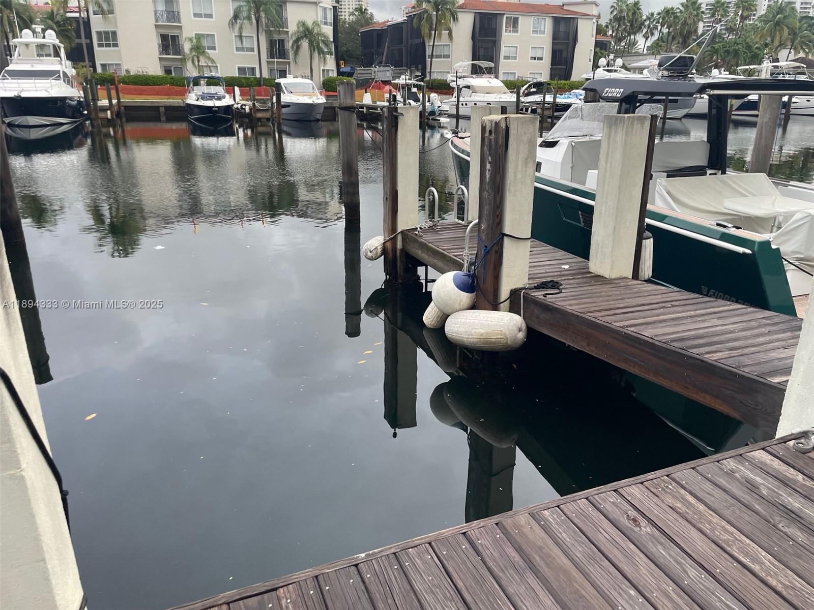 Подробнее   /   кв.футов $ 2025-10-10 0 Фото