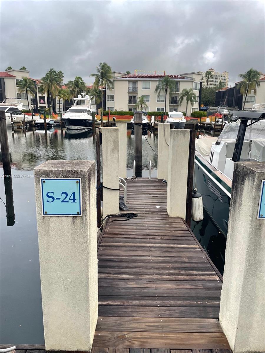 Подробнее   /   кв.футов $ 2025-10-10 0 Фото