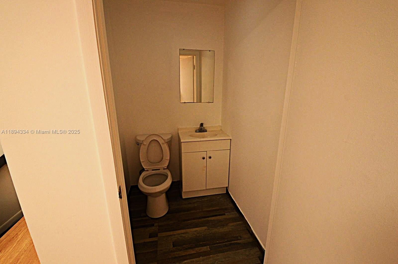 14  /   sq. ft. $ 2025-10-10 0 Photo