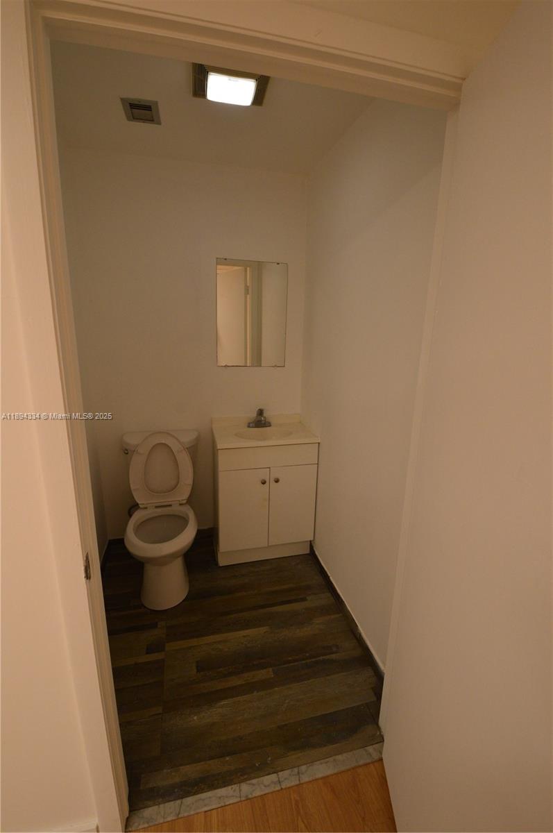 14  /   sq. ft. $ 2025-10-10 0 Photo