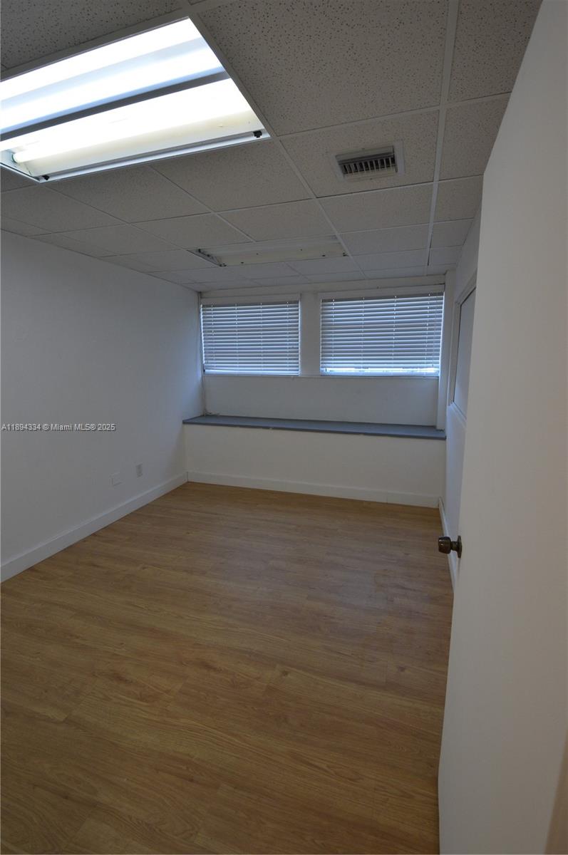 14  /   sq. ft. $ 2025-10-10 0 Photo