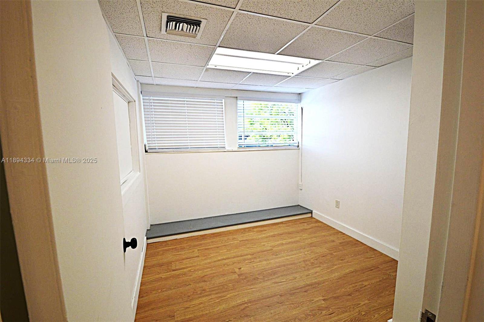 14  /   sq. ft. $ 2025-10-10 0 Photo