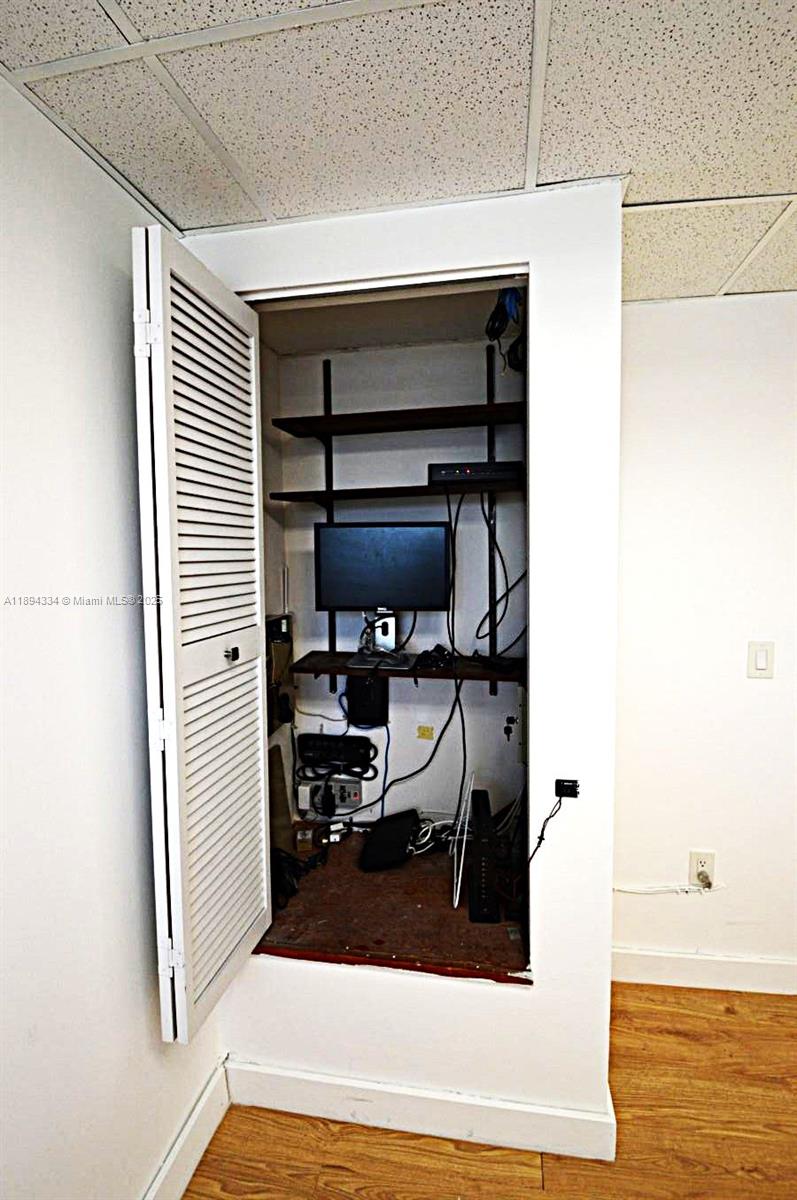 14  /   sq. ft. $ 2025-10-10 0 Photo