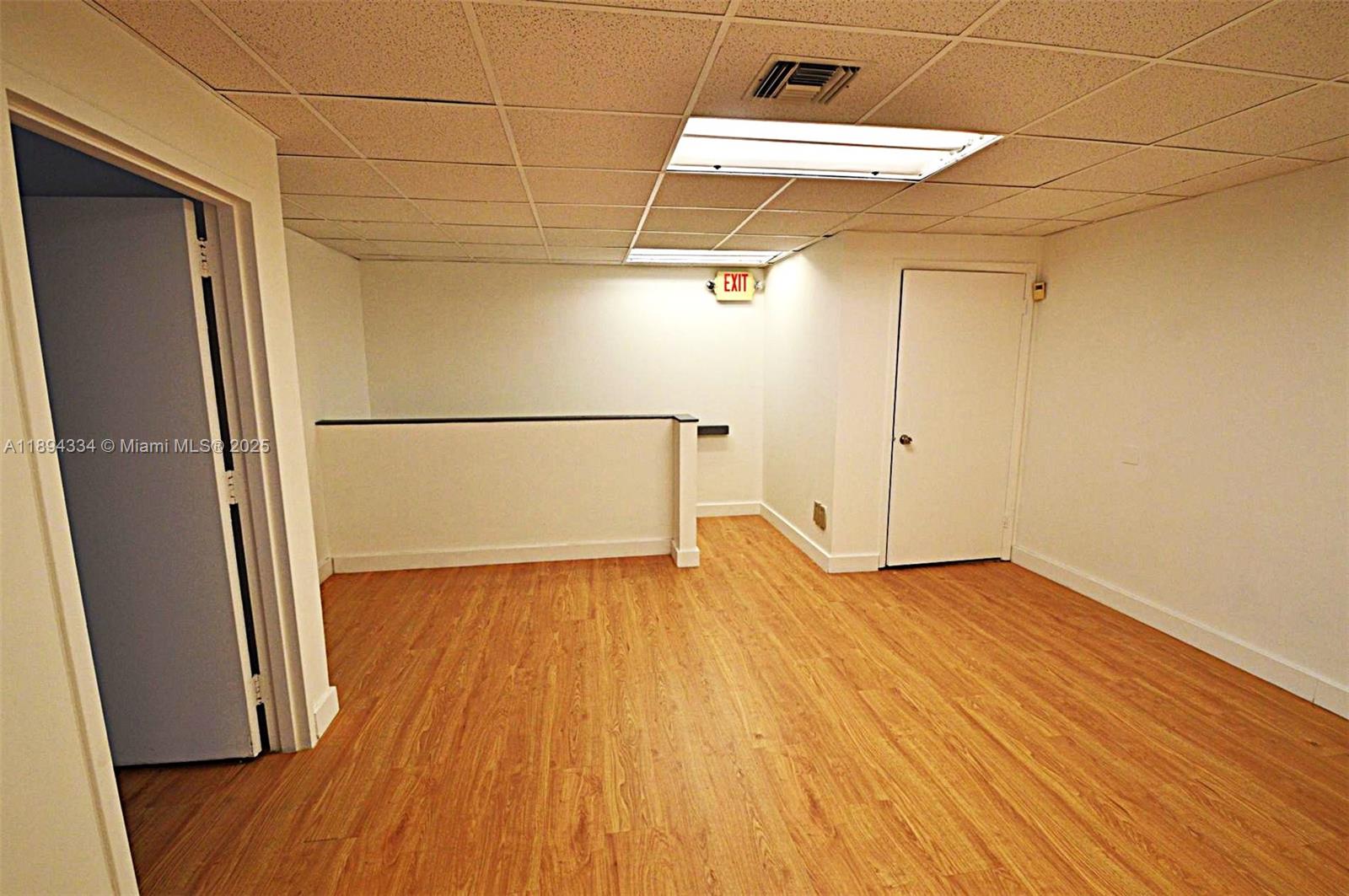 14  /   sq. ft. $ 2025-10-10 0 Photo