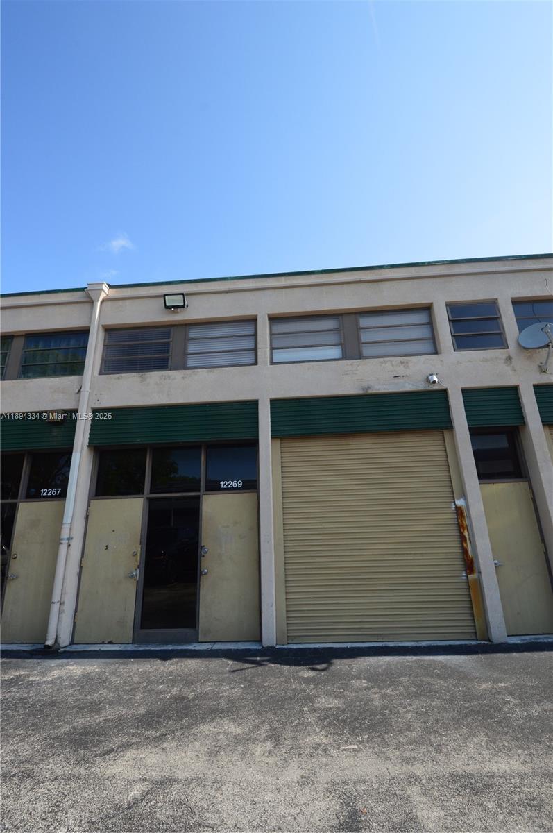14  /   sq. ft. $ 2025-10-10 0 Photo