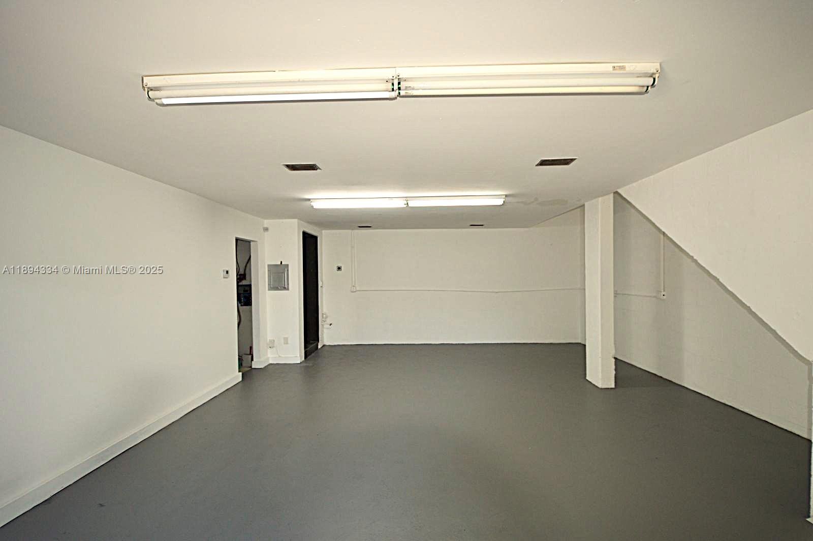 14  /   sq. ft. $ 2025-10-10 0 Photo