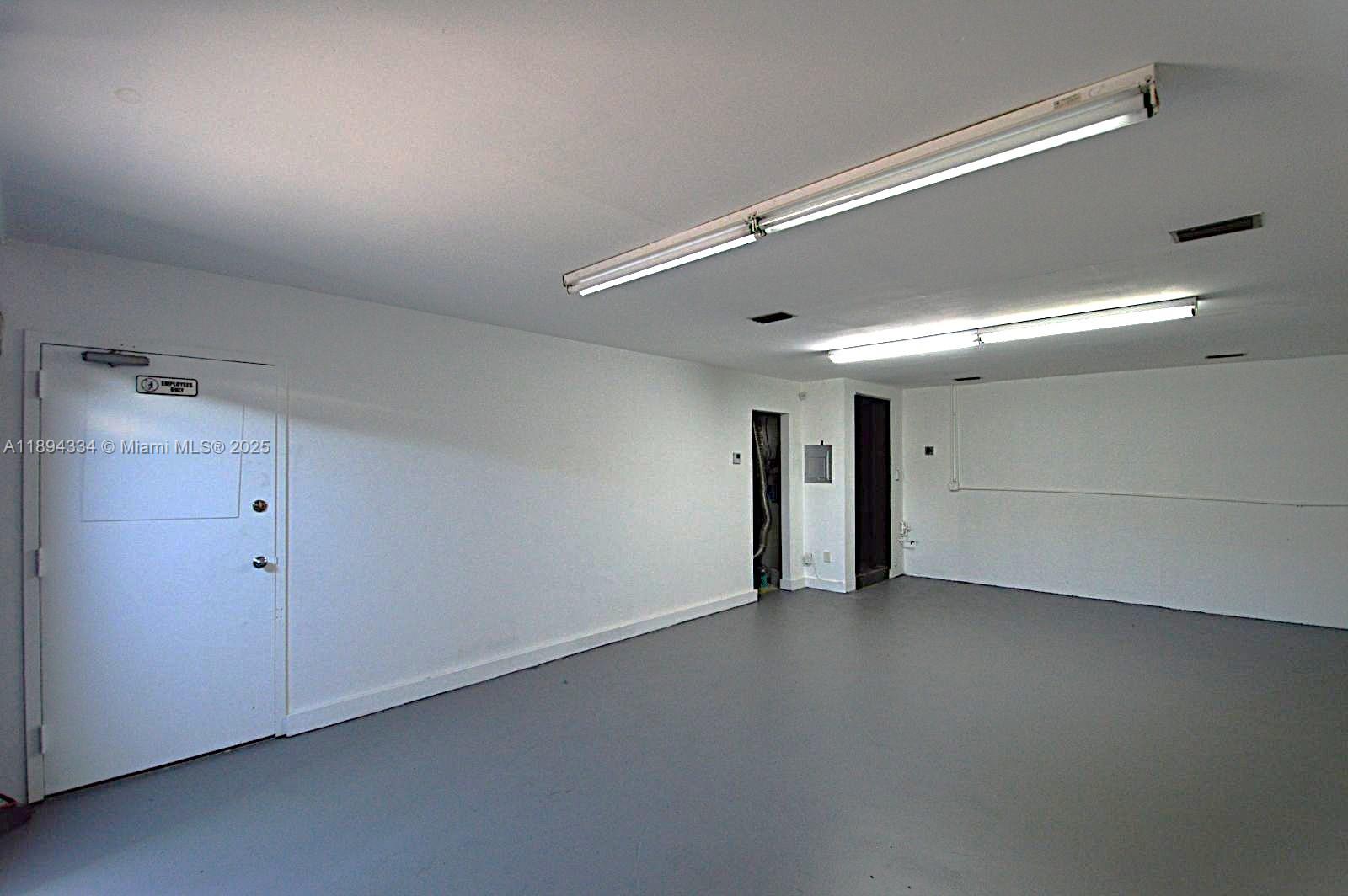 14  /   sq. ft. $ 2025-10-10 0 Photo
